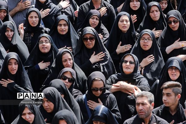 عاشورای حسینی در میدان امام حسین (ع)