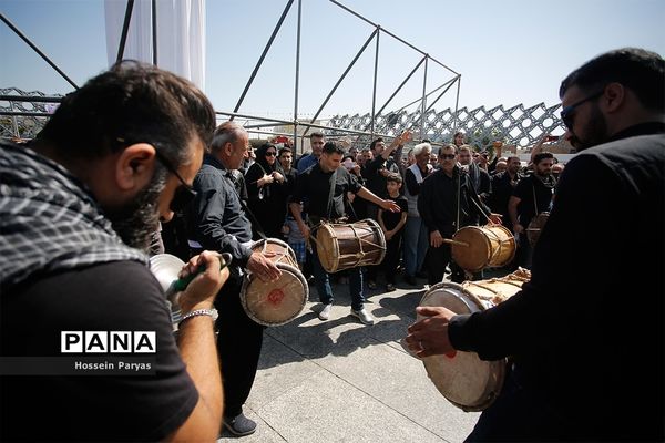 عاشورای حسینی در میدان امام حسین (ع)