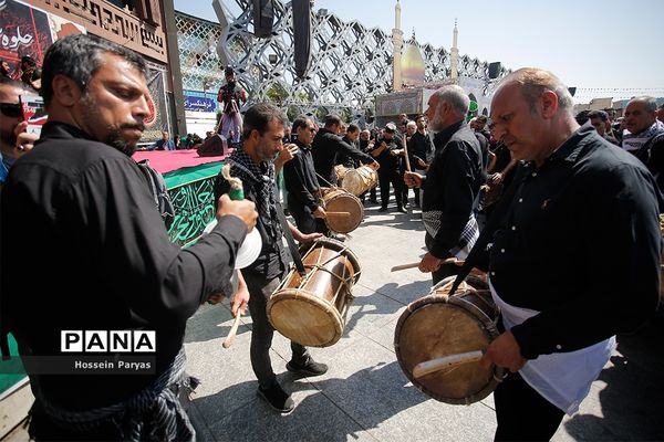 عاشورای حسینی در میدان امام حسین (ع)