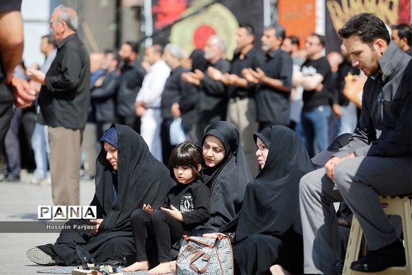 عاشورای حسینی در میدان امام حسین (ع)