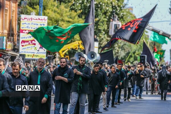 عزاداری خیابانی مردم ارومیه در عاشورای حسینی