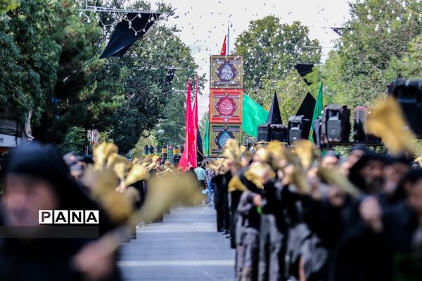 عزاداری خیابانی مردم ارومیه در عاشورای حسینی