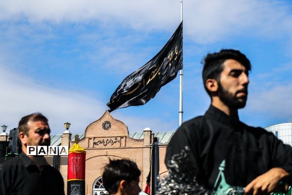 عزاداری خیابانی مردم ارومیه در عاشورای حسینی