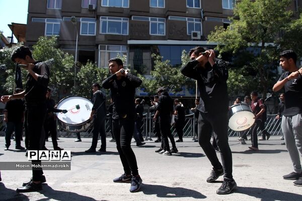 مراسم عزاداری روز عاشورا در مشهد مقدس