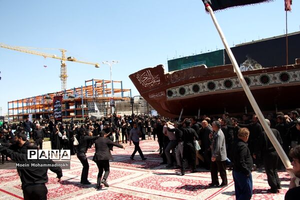 مراسم عزاداری روز عاشورا در مشهد مقدس