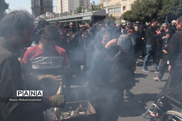 مراسم عزاداری روز عاشورا در مشهد مقدس