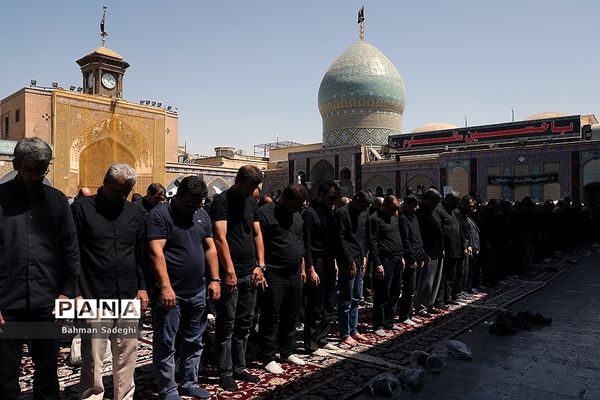 مراسم عزاداری و نماز ظهر عاشورا در حرم حضرت عبدالعظیم