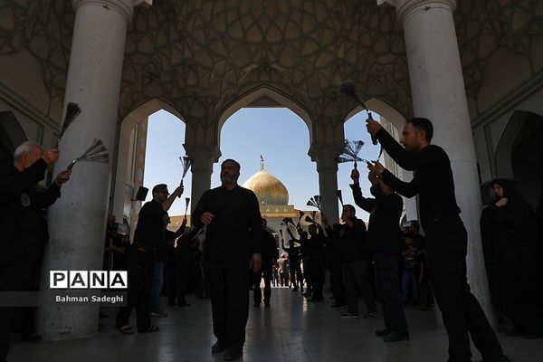 مراسم عزاداری و نماز ظهر عاشورا در حرم حضرت عبدالعظیم