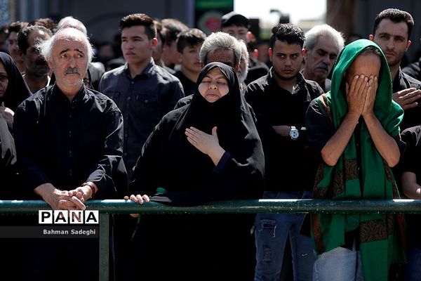 مراسم عزاداری و نماز ظهر عاشورا در حرم حضرت عبدالعظیم