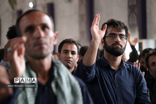 برگزاری نماز ظهر عاشورا در جزیره کیش