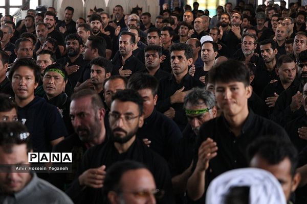 برگزاری نماز ظهر عاشورا در جزیره کیش