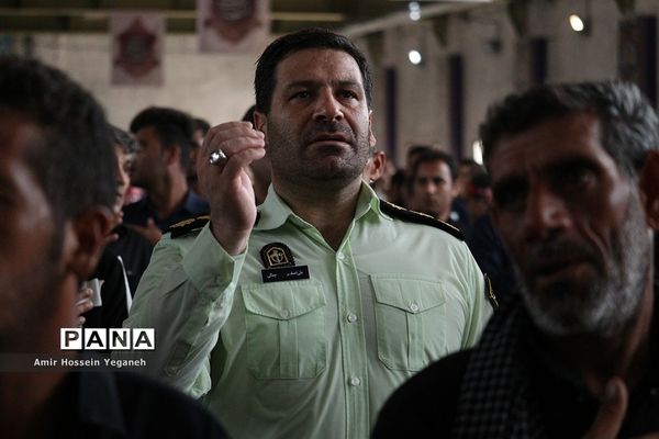 برگزاری نماز ظهر عاشورا در جزیره کیش