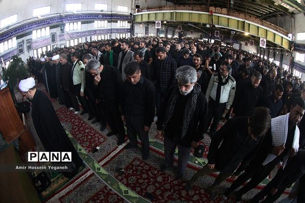 برگزاری نماز ظهر عاشورا در جزیره کیش