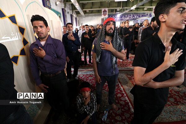 برگزاری نماز ظهر عاشورا در جزیره کیش