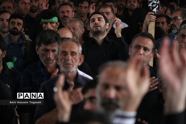 برگزاری نماز ظهر عاشورا در جزیره کیش