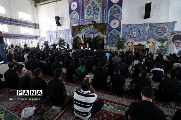 برگزاری نماز ظهر عاشورا در جزیره کیش