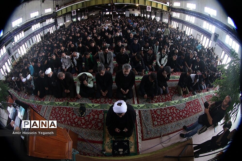 برگزاری نماز ظهر عاشورا در جزیره کیش
