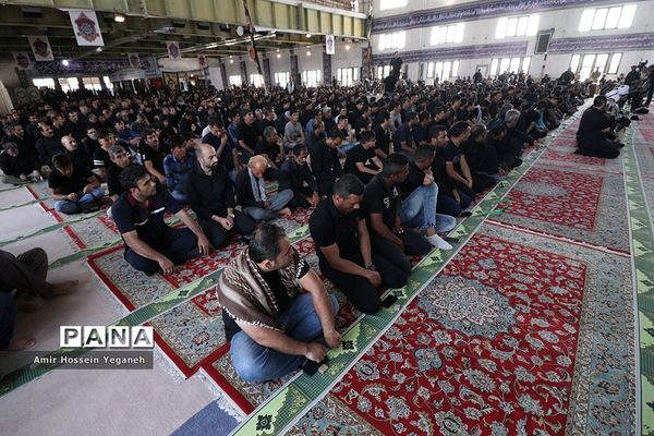 برگزاری نماز ظهر عاشورا در جزیره کیش