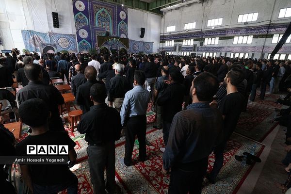 برگزاری نماز ظهر عاشورا در جزیره کیش