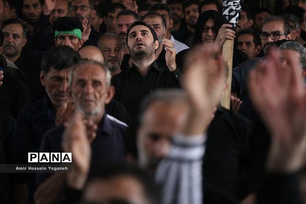 برگزاری نماز ظهر عاشورا در جزیره کیش