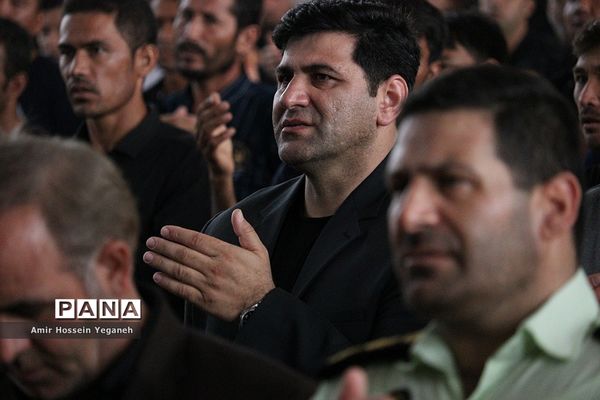 برگزاری نماز ظهر عاشورا در جزیره کیش