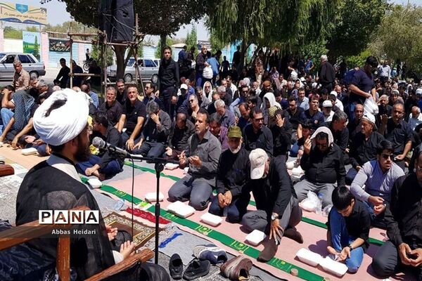 نماز ظهر روز عاشورا در محله بهمنی بوشهر