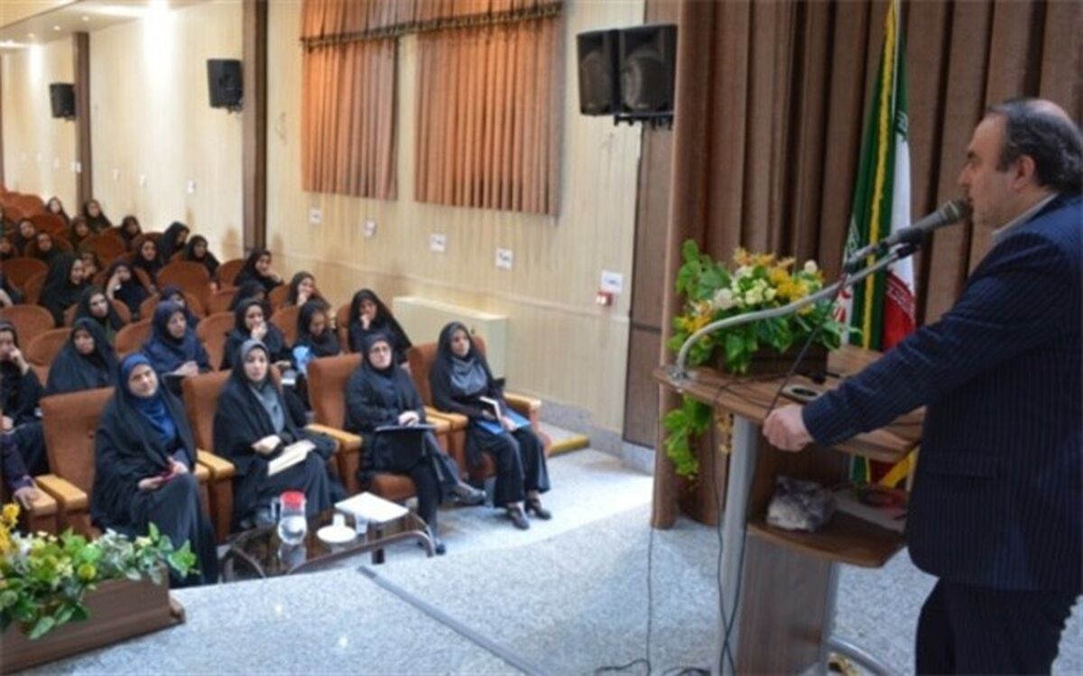 معاون متوسطه آموزش و پرورش اصفهان:مهمترین مسئولیت یک جامعه، مسئولیت تعلیم و تربیت است