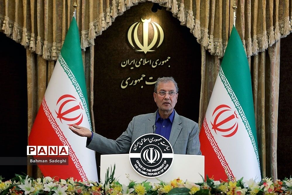 ربیعی: دولت معتقد است که زنان باید در ورزشگاه حضور داشته باشند