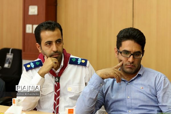 جلسه توجیهی سامانه شبکه  توزیع مواد غذایی مجاز در بوفه‌های مدارس