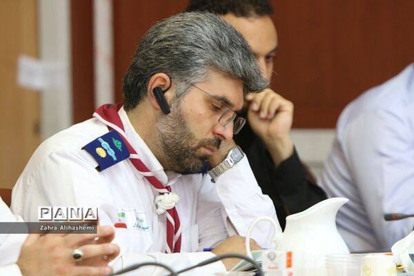 جلسه توجیهی سامانه شبکه  توزیع مواد غذایی مجاز در بوفه‌های مدارس