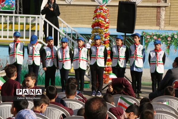 نواختن زنگ شکوفه ها در منطقه 19 تهران