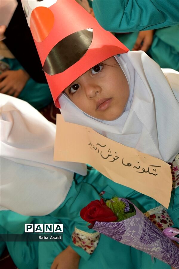 جشن شکوفه ها همزمان با سراسر کشور در مدارس شهر گله‌دار