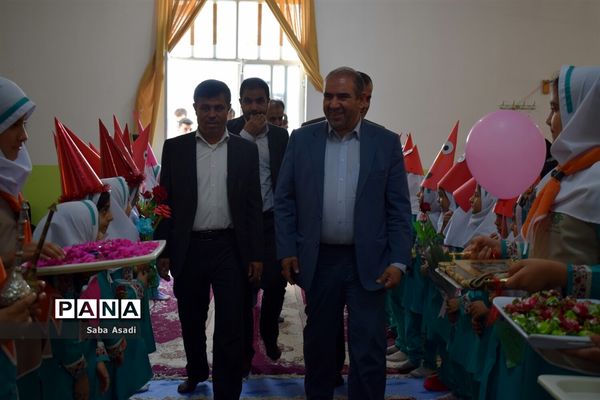 جشن شکوفه ها همزمان با سراسر کشور در مدارس شهر گله‌دار