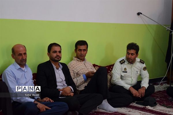 جشن شکوفه ها همزمان با سراسر کشور در مدارس شهر گله‌دار