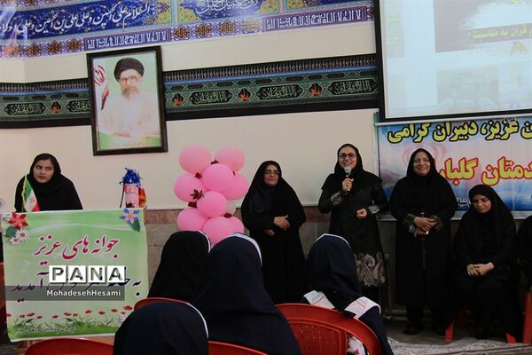 جشن جوانه‌هادر دبیرستان کاشی نیلوفر
