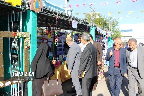 نواختن  زنگ غنچه‌ها و شکوفه‌ها در ارومیه
