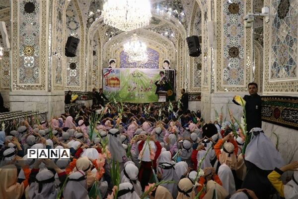 جشن شکوفه ها با حضور کلاس اولی ها در حرم مطهر امام هشتم (ع)