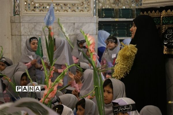 جشن شکوفه ها با حضور کلاس اولی ها در حرم مطهر امام هشتم (ع)