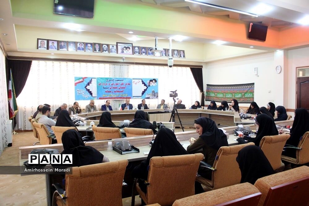 نشست خبری مدیرکل آموزش و پرورش استان همدان با اصحاب رسانه