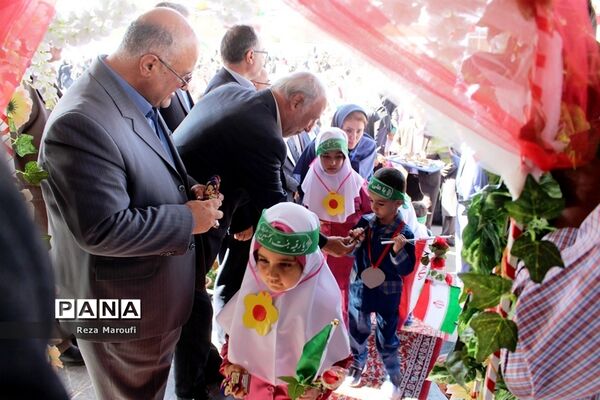 نواختن  زنگ غنچه ها و شکوفه ها در ارومیه-2
