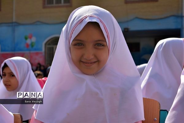 جشن شکوفه‌ها در مدارس شهریار