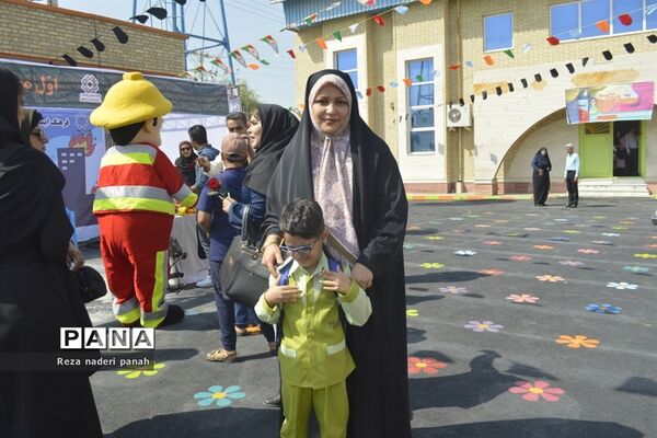 نواختن زنگ شکوفه‌ها در بوشهر