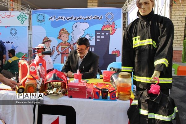 نواختن زنگ شکوفه‌ها در بوشهر