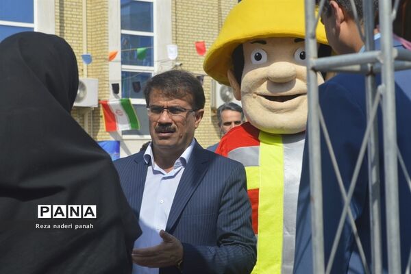نواختن زنگ شکوفه‌ها در بوشهر