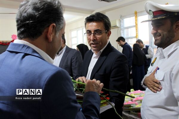 نواختن زنگ شکوفه‌ها در بوشهر