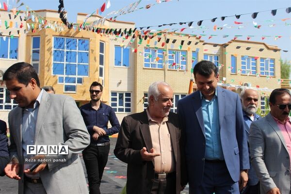 نواختن زنگ شکوفه‌ها در بوشهر
