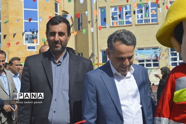 نواختن زنگ شکوفه‌ها در بوشهر
