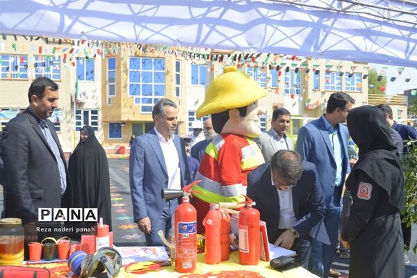 نواختن زنگ شکوفه‌ها در بوشهر