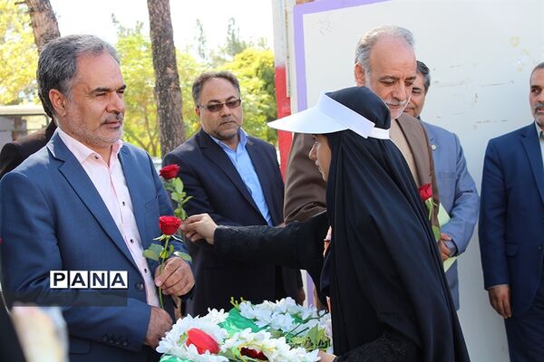 جشن جوانه‌ها در دبیرستان دخترانه شاهد شهرستان بیرجند