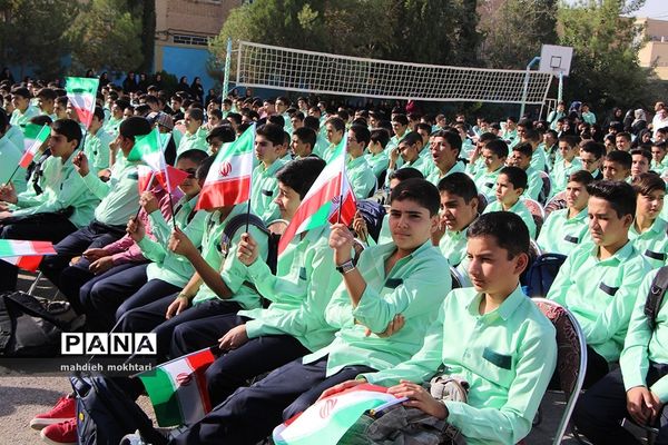 طنین زنگ مهر و مقاومت در مدارس یزد